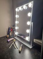 Zrkadlo na líčenie LED so žiarovkami USB 30x40cm – Obrázok 7