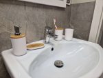 Kúpeľňová súprava dávkovač kefiek sada 6 kusov biela – Obrázok 4